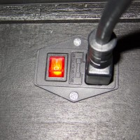 Stromanschluss unten / Power connection (bottom)